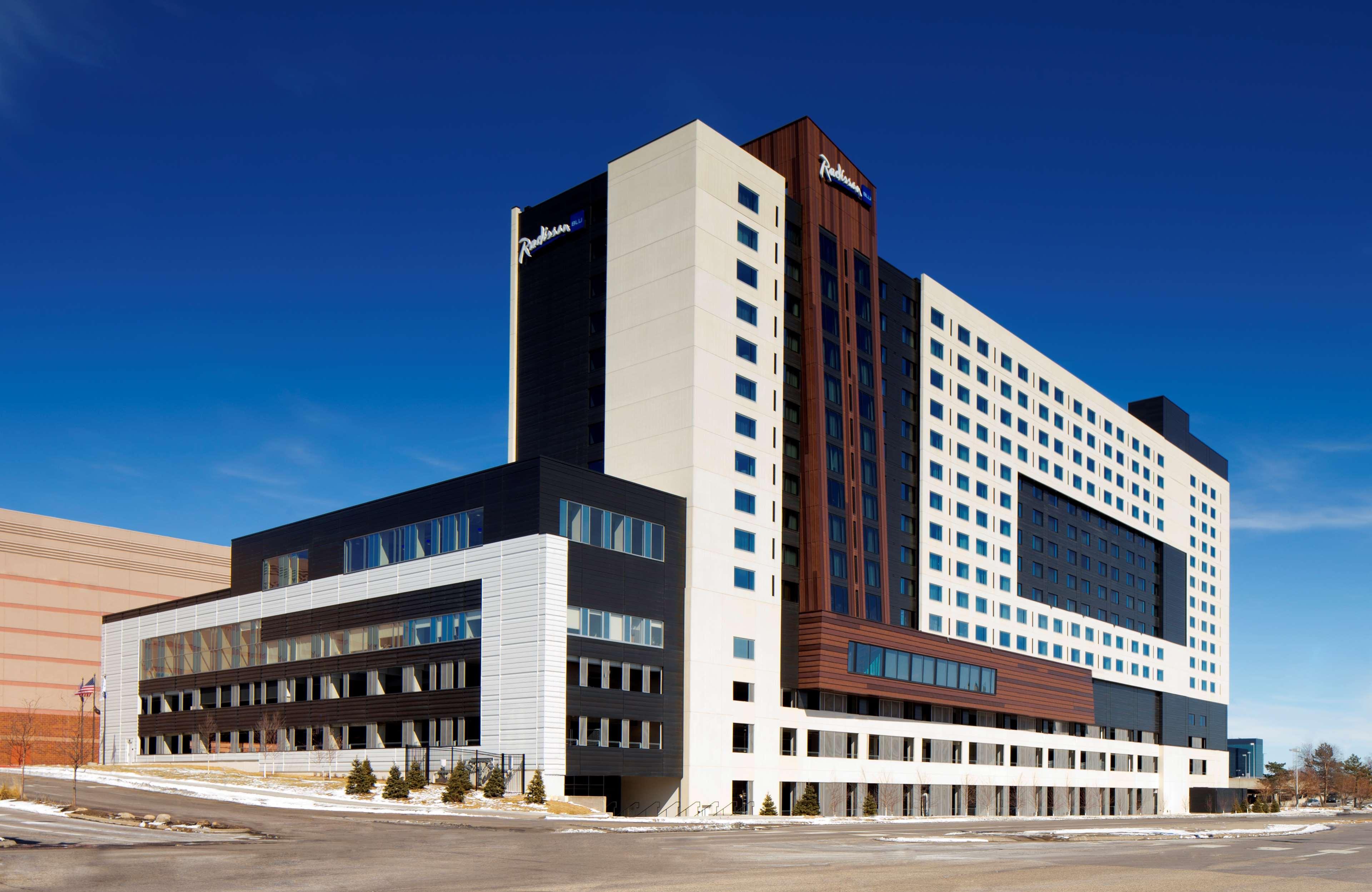 Radisson Blu Mall Of America Bloomington Exterior photo